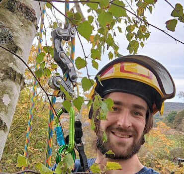 Persönliche Expertise – Qualität vor Quantität      Bei uns kommt nicht jeder an die Säge. Fachwissen zum Baumschnitt, Liebe zur Natur und Freude am Arbeiten im Grünen sind bei uns Voraussetzung.